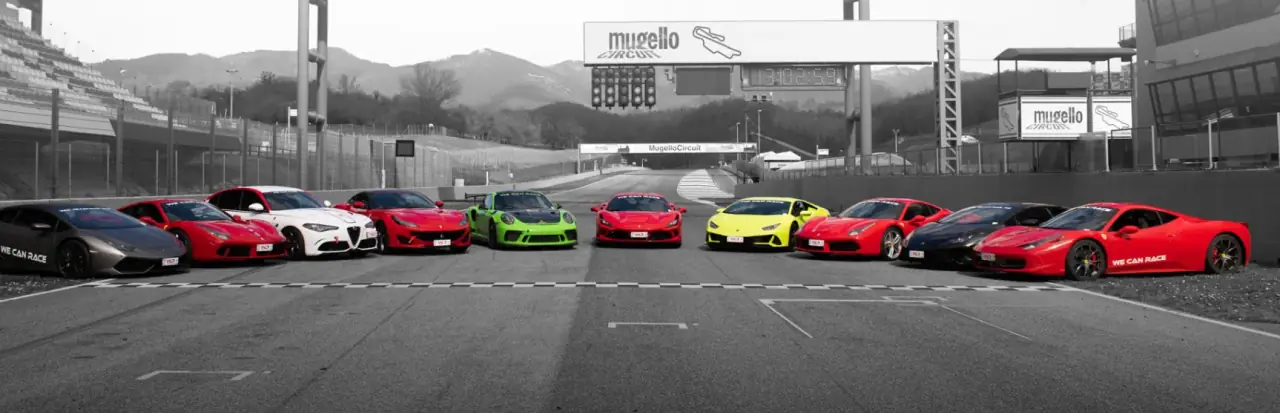 Le supercar We Can Race schierate sulla griglia di partenza del Mugello